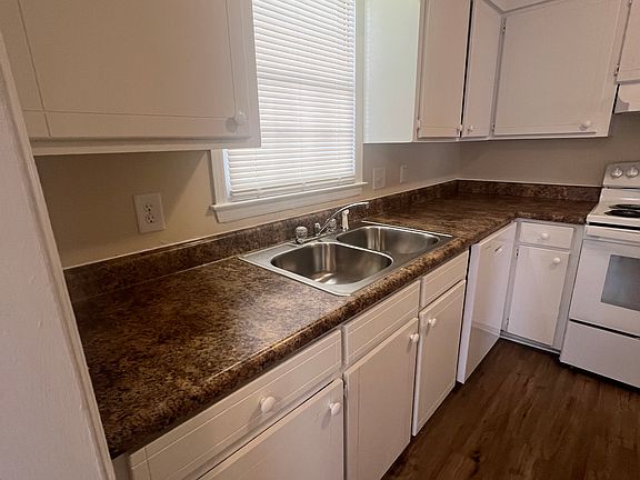 2nd image of 119 Kirkwood Cir