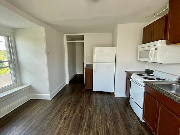 2nd image of 423 Gay St Floor 3