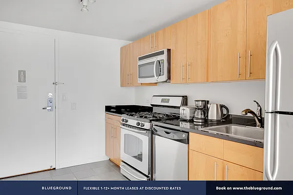 Rented by The Blueground | media 8