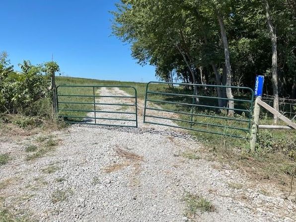 19345 302nd Rd, Atchison, KS 66002