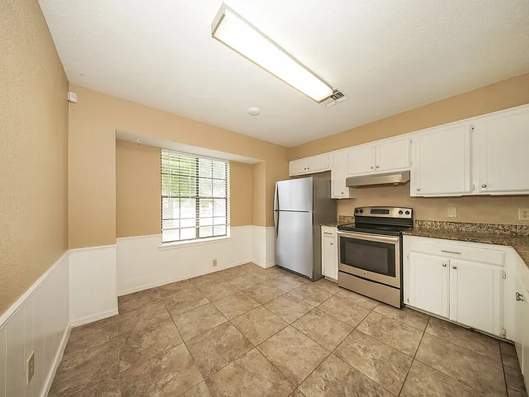 9705 Oaktree Ter — Photo 7