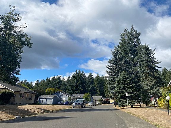 5th image of 519 Malibu Dr SE