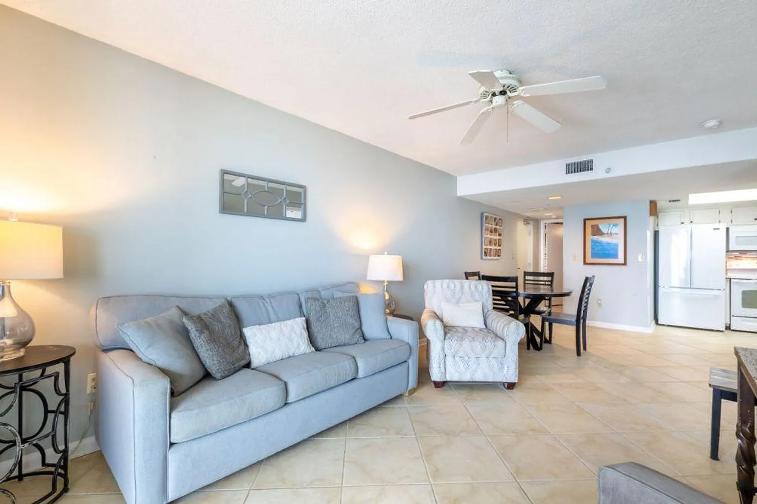 2 bed, 2.0 bath, 1001 sqft, $5,220 — Photo 1