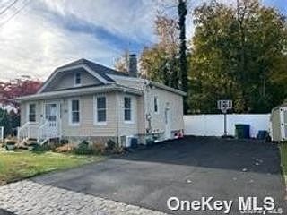 5th image of 218 1st Ave