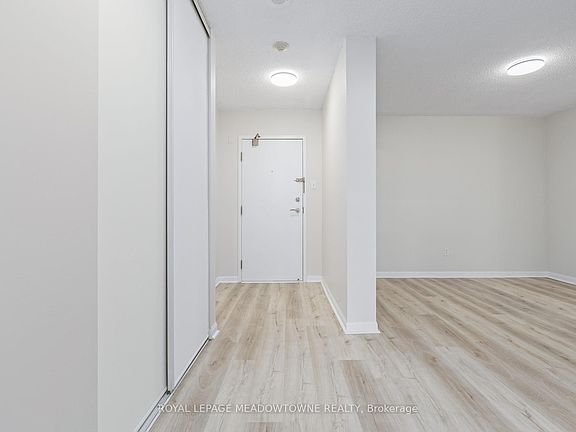 4th image of 10 Laurelcrest St #104