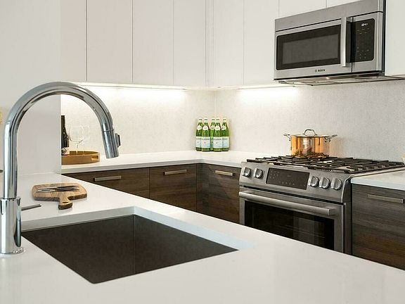 5th image of 40 Pinehurst Ave #6C