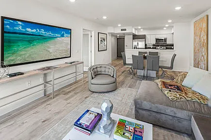 10608 Santa Monica Blvd — Photo 9