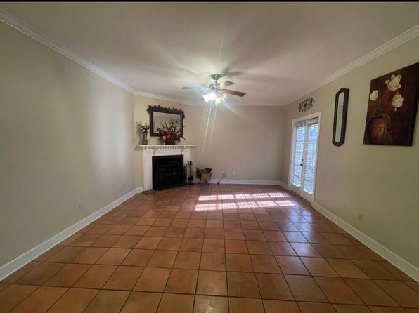 1003 Rue De Pierre