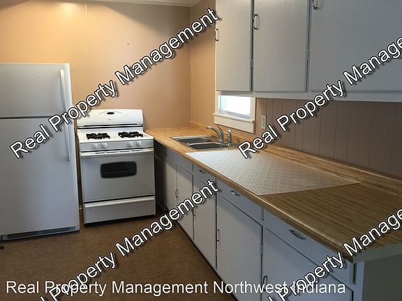 5th image of 302 E Goldsborough St #1