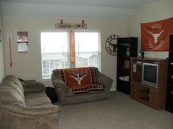 5th image of 318 Highland Creek Dr