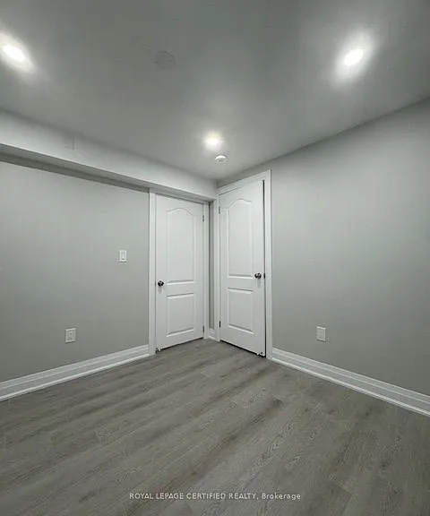 4468 Ashley Ave #BASEMENT — Photo 8