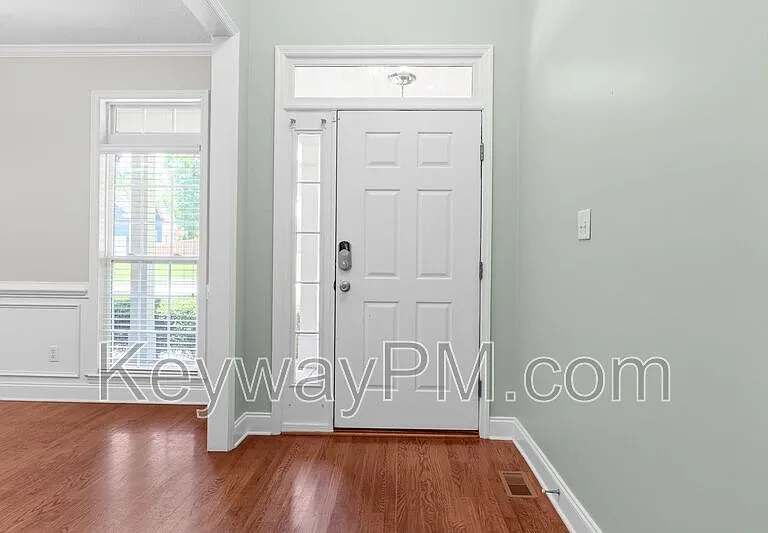 1091 Conn Dr — Photo 3
