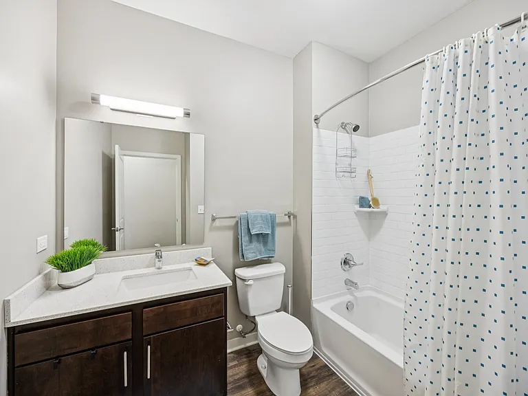 AMP Luxury Apartments — Photo 15