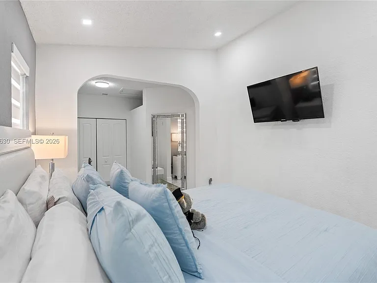 8842 SW 215th Ln — Photo 14