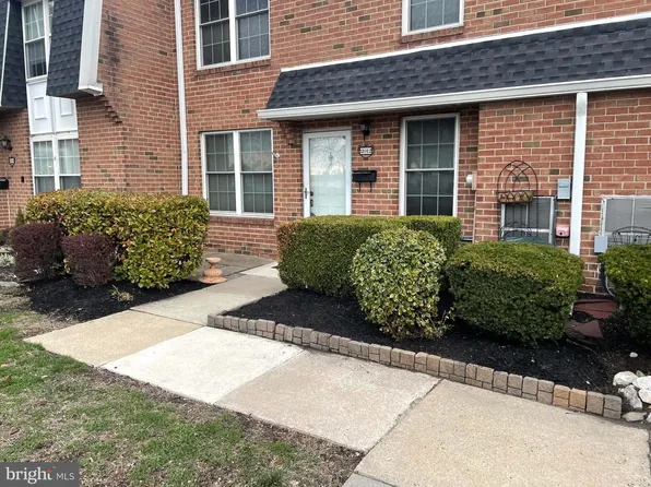 2012 Harbour Dr, Palmyra, NJ 08065