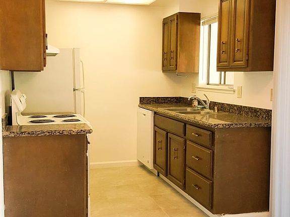 3rd image of 1575 Mendenhall Dr APT 3