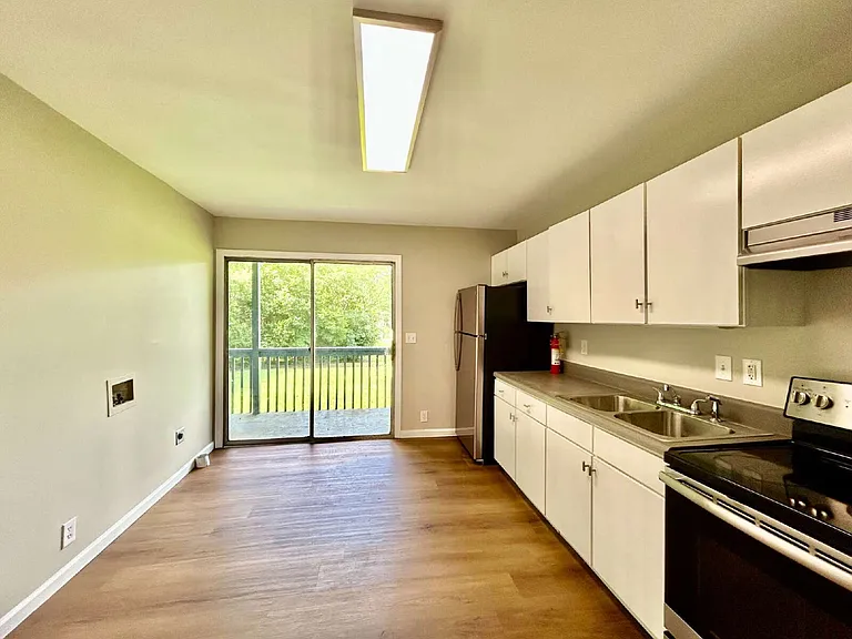 305 Woodcreek Dr #C-5 — Photo 8