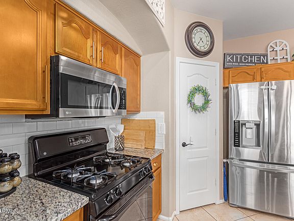 3rd image of 717 E SADDLE Way