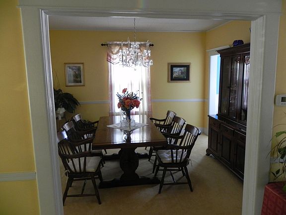 Beautiful Dining Room - ready for Thanksgiving dinner!