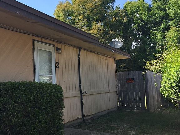 2nd image of 3410 Green Briar Ct APT 2
