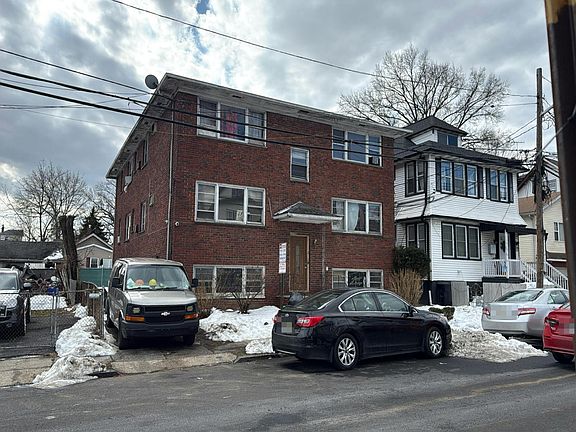 3rd image of 9 Bachman Pl