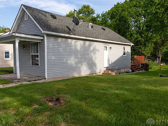 3rd image of 795 E 2nd St