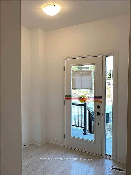 3 bed, $2,599 — Photo 2