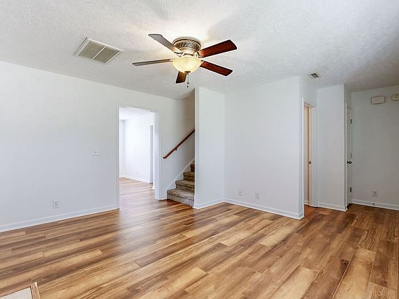 5th image of 697 Crescent Rd