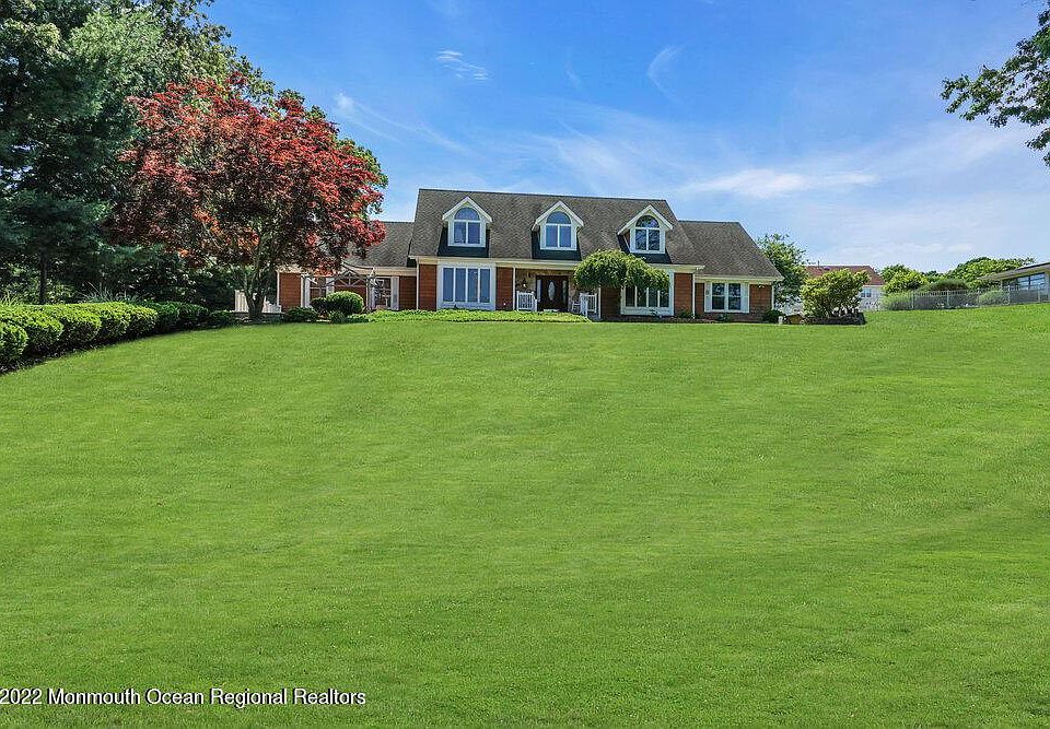 1st image of 848 Breezy Oaks Dr