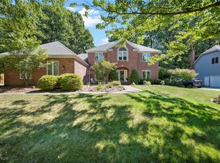 10087 Jamestown Dr, North Royalton, OH