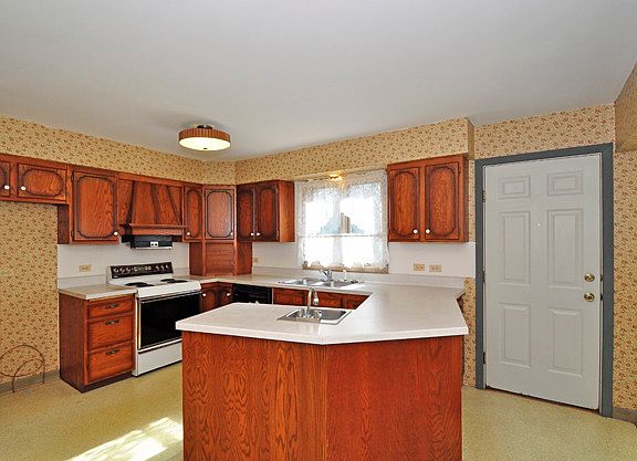 2nd image of 135 Montesano Ave