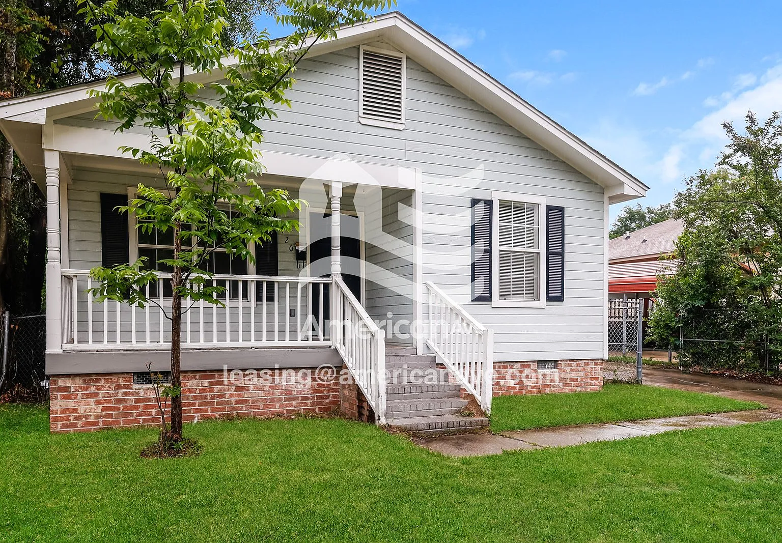 3 bed, 1.0 bath, 1205 sqft, $897 — Photo 2