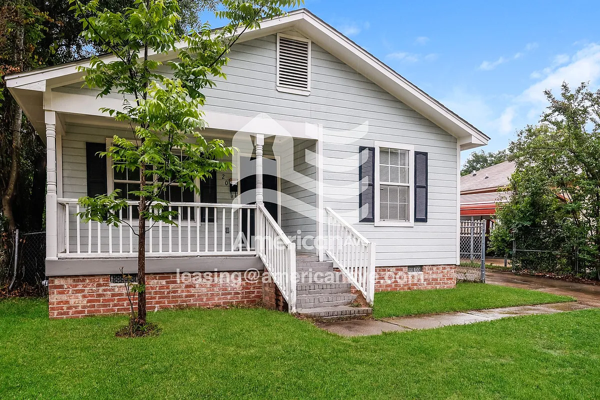 1339828_002_front_view_2.jpg - 320 McTyere Ave