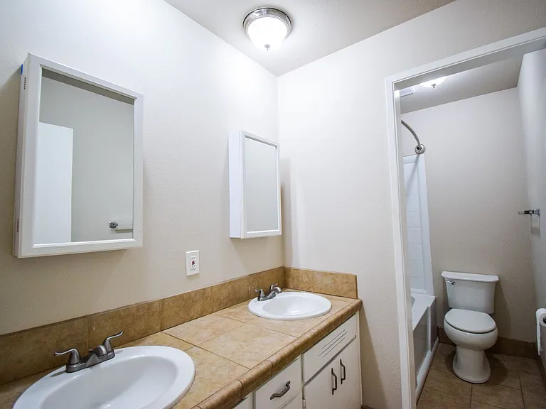 Vista Hills Apartments — Photo 6