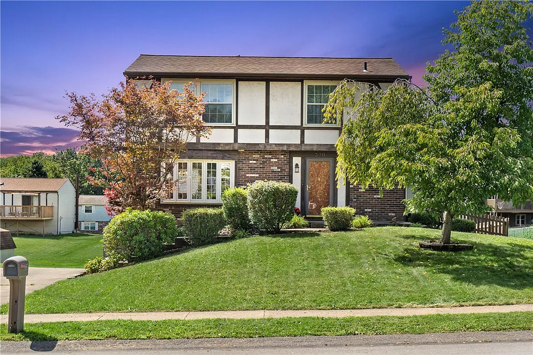 320 Celestial Dr photo 1