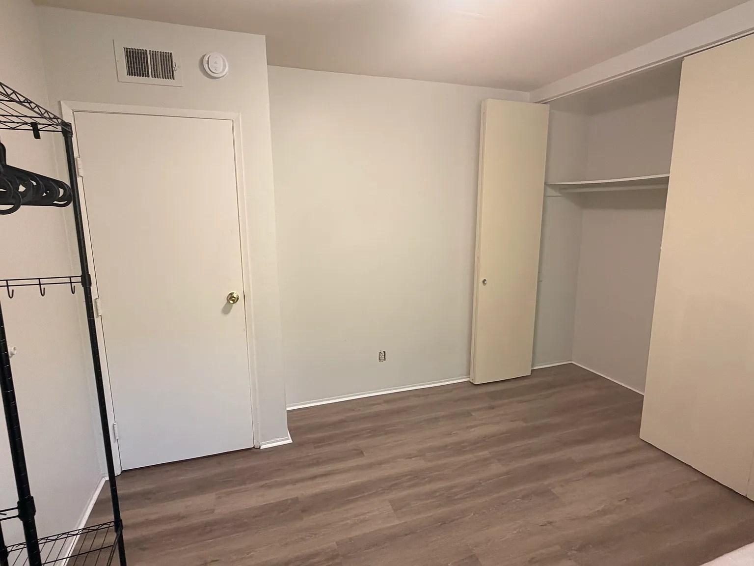 3 bed, 1300 sqft, $1,100 — Photo 3