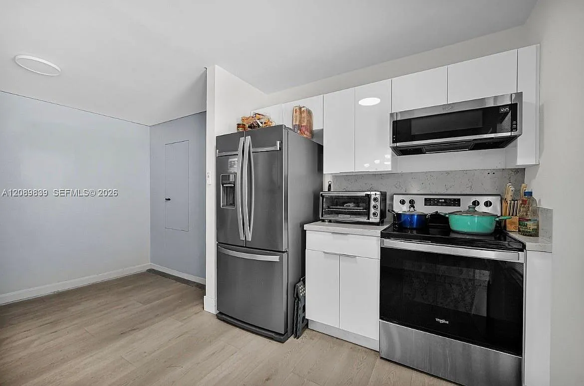 3231 SW 25th St — Photo 4