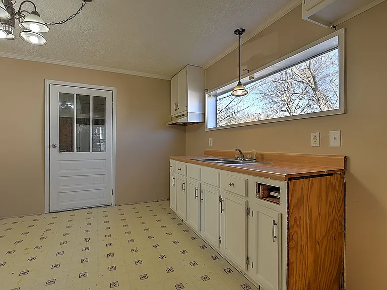 118 Unaka St — Photo 2