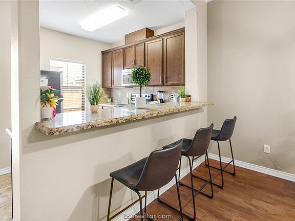 5th image of 3824 Blackhawk Ln