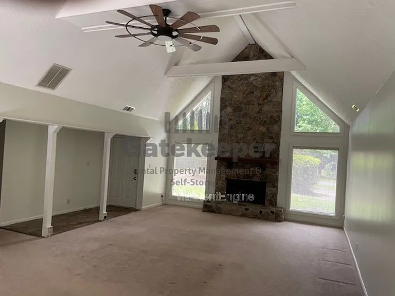 100 Sandown Dr — Photo 3