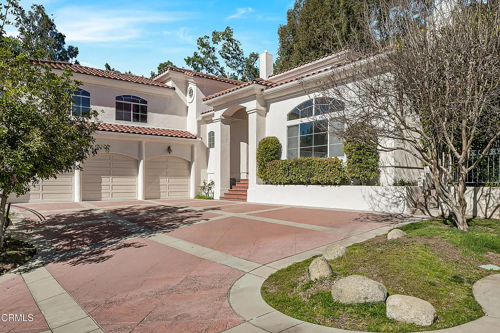 4 bed, 3.5 bath, 4134 sqft, $8,000 — Photo 2