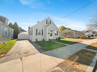322 Tarkiln Hill Rd, New Bedford, MA 02745