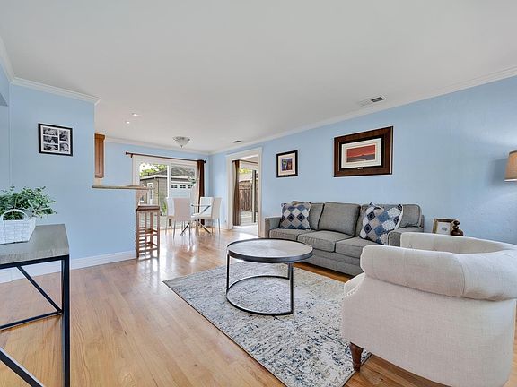 5th image of 117 Hardy Ave
