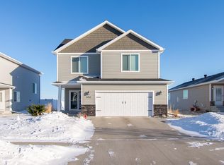 5752 58th St S, Fargo, ND 58104