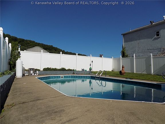 5th image of 6505 Roosevelt Ave