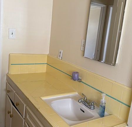 5th image of 4179 Marlton Ave APT 9