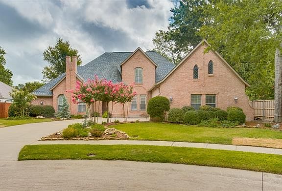 2nd image of 2907 Oakwood Ct