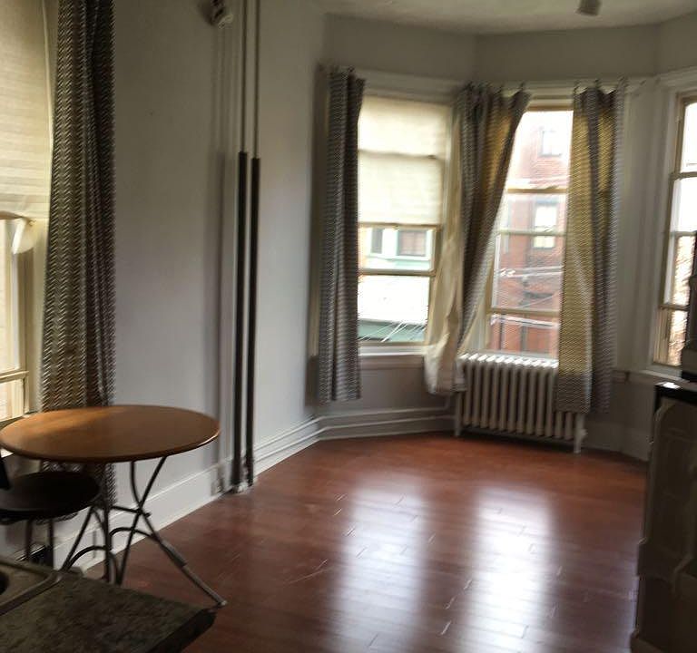 1st image of 828 Corinthian Ave #3
