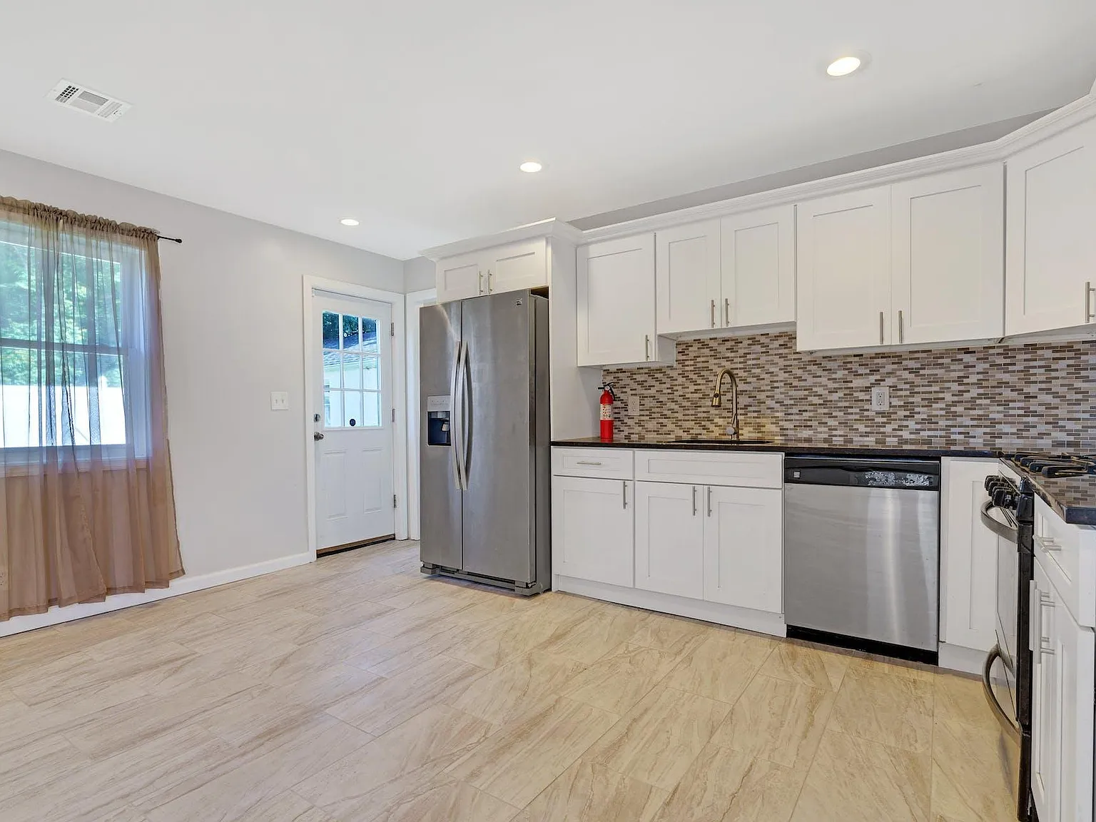 2 bed, 960 sqft, $3,200 — Photo 3