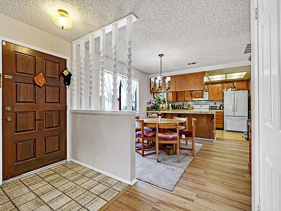 4th image of 2567 El Portal Dr APT A